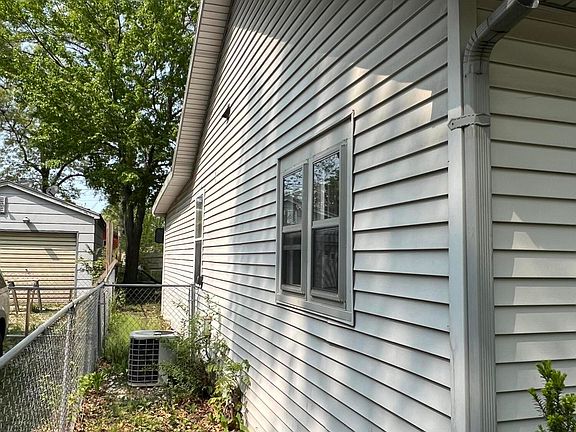 3rd image of 1196 Emerson Ave