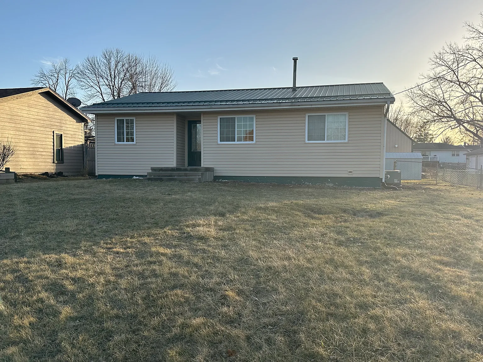 3 bed, 1126 sqft, $1,700 — Photo 1
