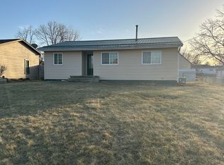 109 Water St, Center Point, IA 52213
