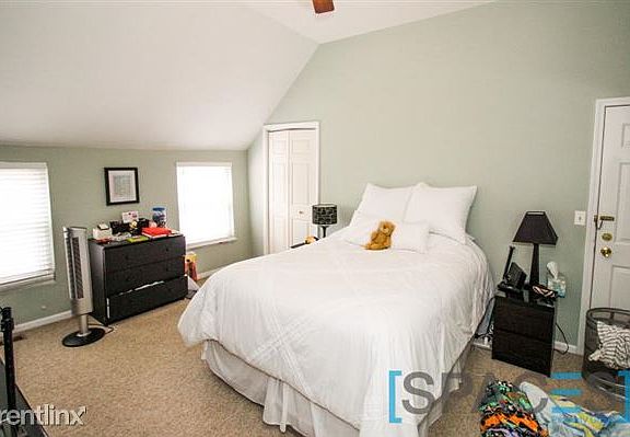 5th image of 3315 N Greenview Ave