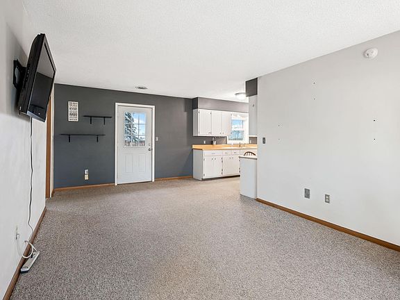 4th image of 213 E North St