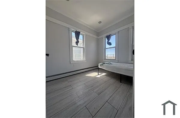 Building Photo - 147 Beach 27th St #2