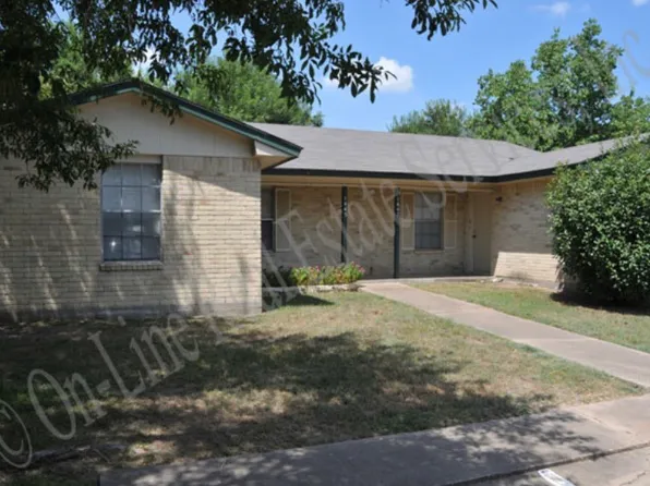 1513 Hawk Tree Dr #B, College Station, TX 77845