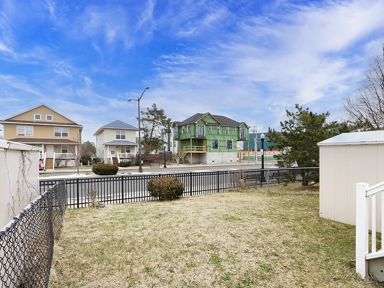 107 Chesapeake Bay Ct — Photo 19