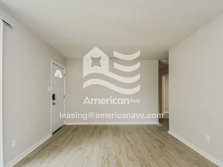 1790575_002_wm_-_living_room_13182565.jpg