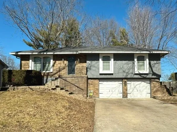417 NE Lee Dr, Blue Springs, MO 64014