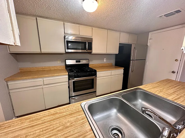 1244 Royal Crest Dr — Photo 7