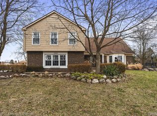3365 Buckingham Trl, West Bloomfield, MI 48323