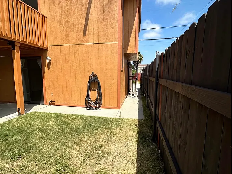 3719 Cherokee Ave — Photo 15