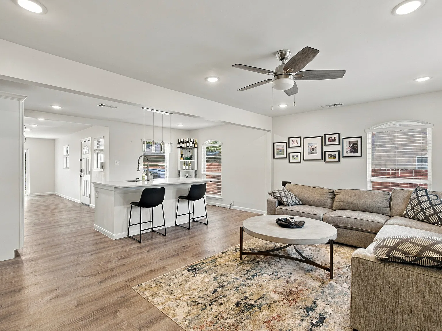 3 bed, 1361 sqft, $2,850 — Photo 3
