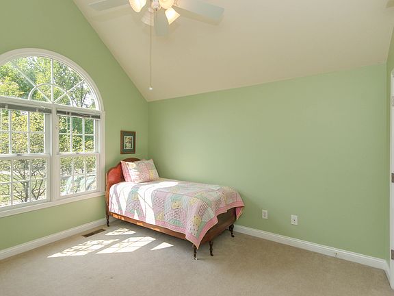 Sunny second bedroom