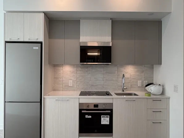 10 Oak St S, Toronto, ON
