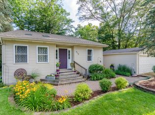 618 Brighton Lake Rd, Brighton, MI 48116