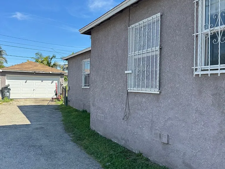 713-715 E Cocoa St — Photo 2