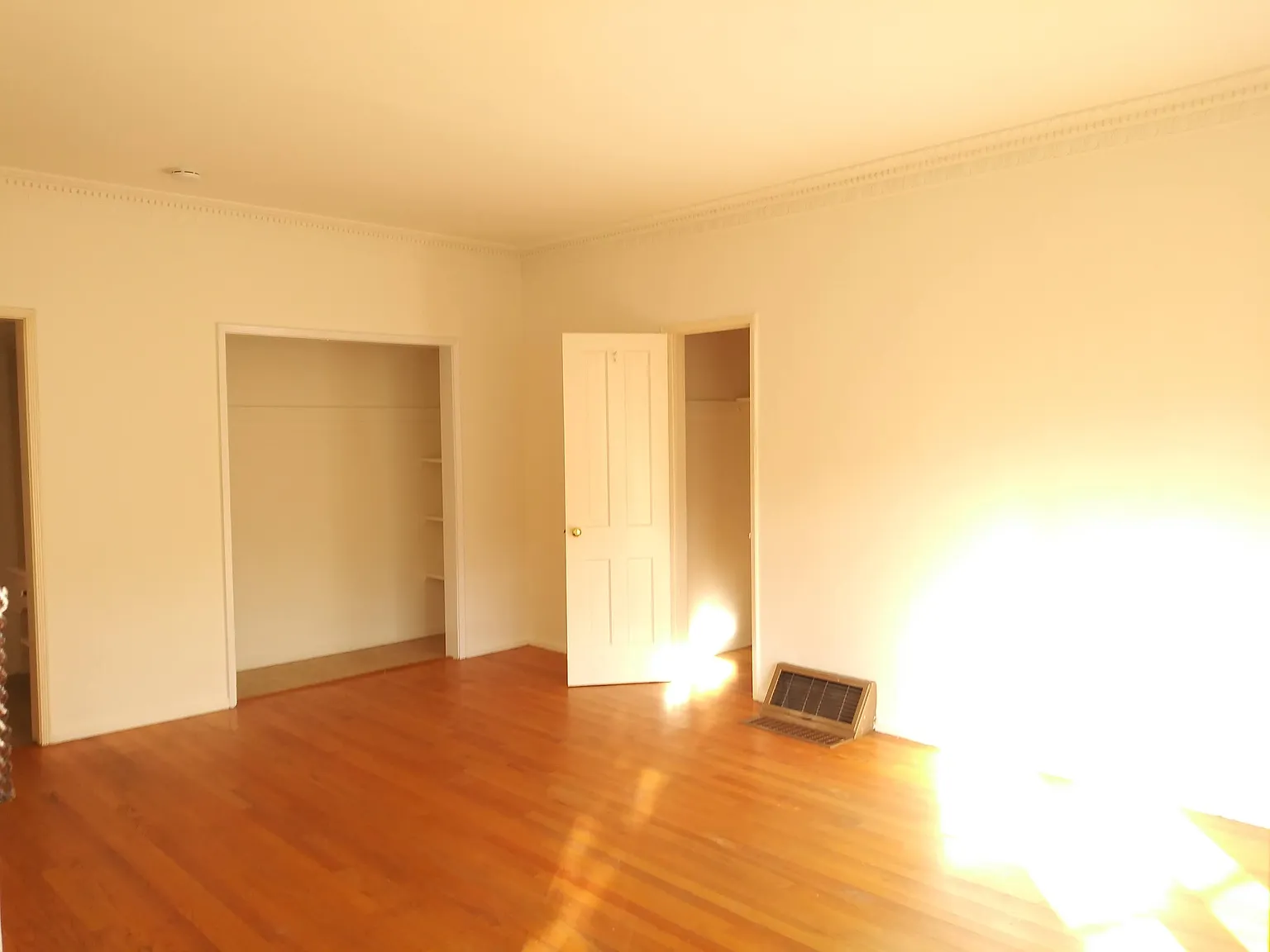 Studio, 600 sqft, $1,985 — Photo 3