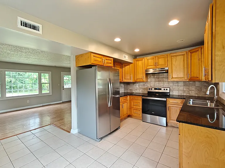 75 Mainbridge Ln — Photo 4