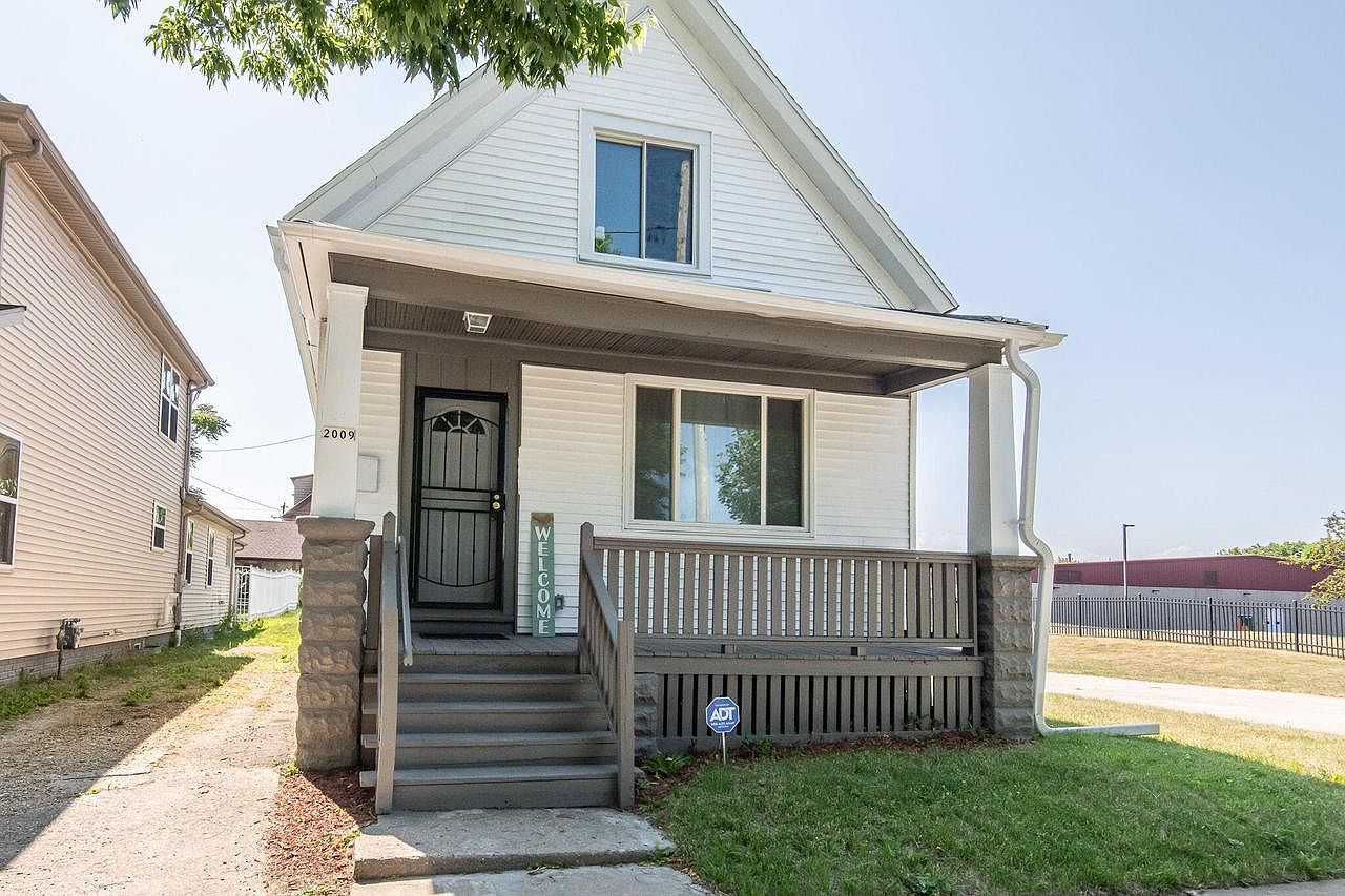 2009 North 15th STREET, Milwaukee, WI 53205 | Zillow