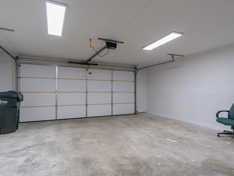 101 McCormick Cir — Photo 34