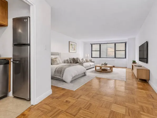 7 East 14th Street image 1 of 4