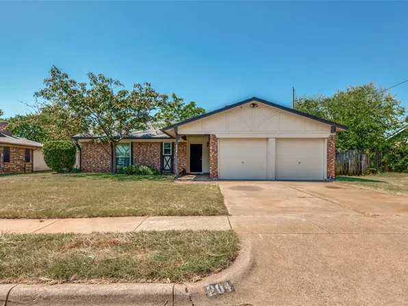 204 Cunningham Ave, Crowley, TX 76036