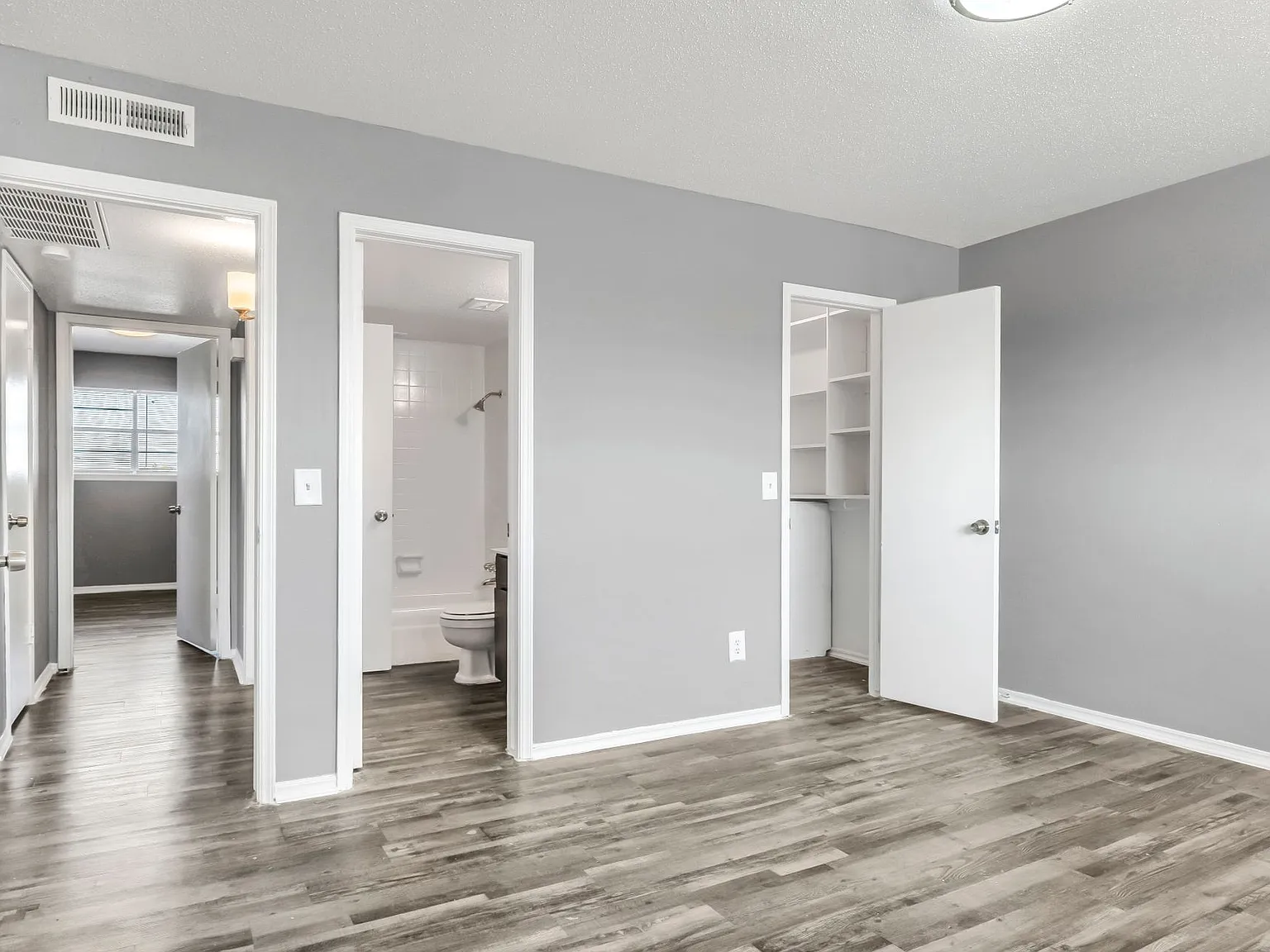Quail Plaza Apartments — Photo 4