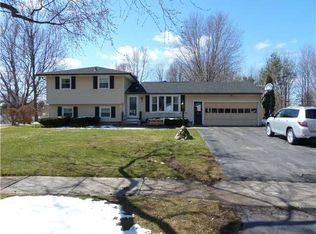 17 Bambi Ln, Gates, NY 14624