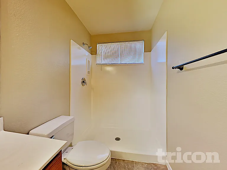 8841 W Maryland Ave — Photo 11
