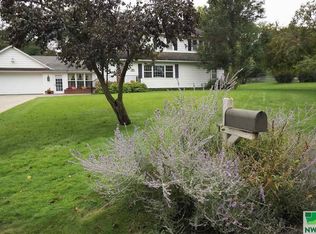 4537 Manor Cir, Sioux City, IA 51104