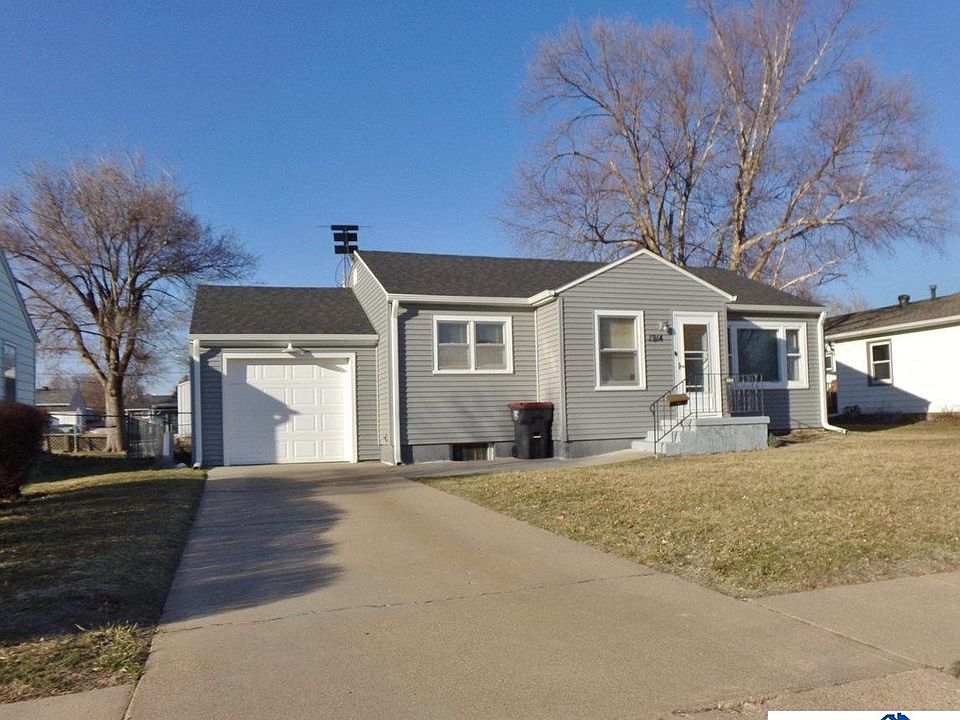 1914 Elk St Beatrice NE 68310 Zillow