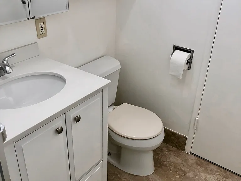 E Chevy Chase Dr — Photo 24
