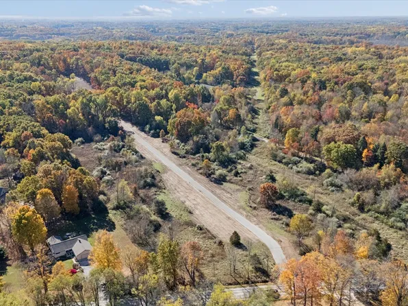 2 E Coon Lake Rd, Howell, MI 48843