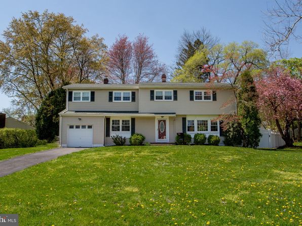 1 Cresthill Rd, Lawrence Township, NJ 08648