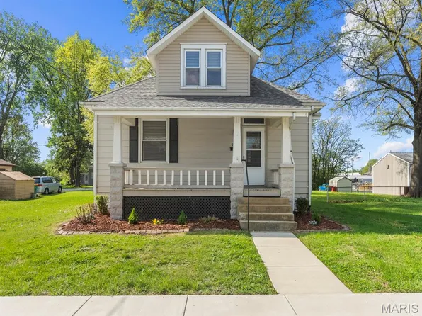 210 E Laurel St, Millstadt, IL 62260