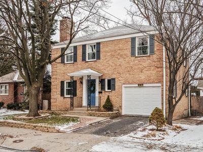 887 Deerfield Rd, Highland Park, IL, 60035
