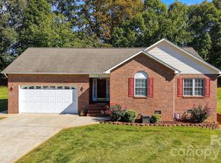 4876 Sandstone Dr, Conover, NC 28613