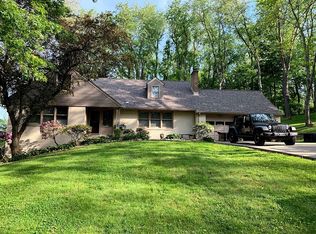 136 Robinhood Ln, Mcmurray, PA 15317