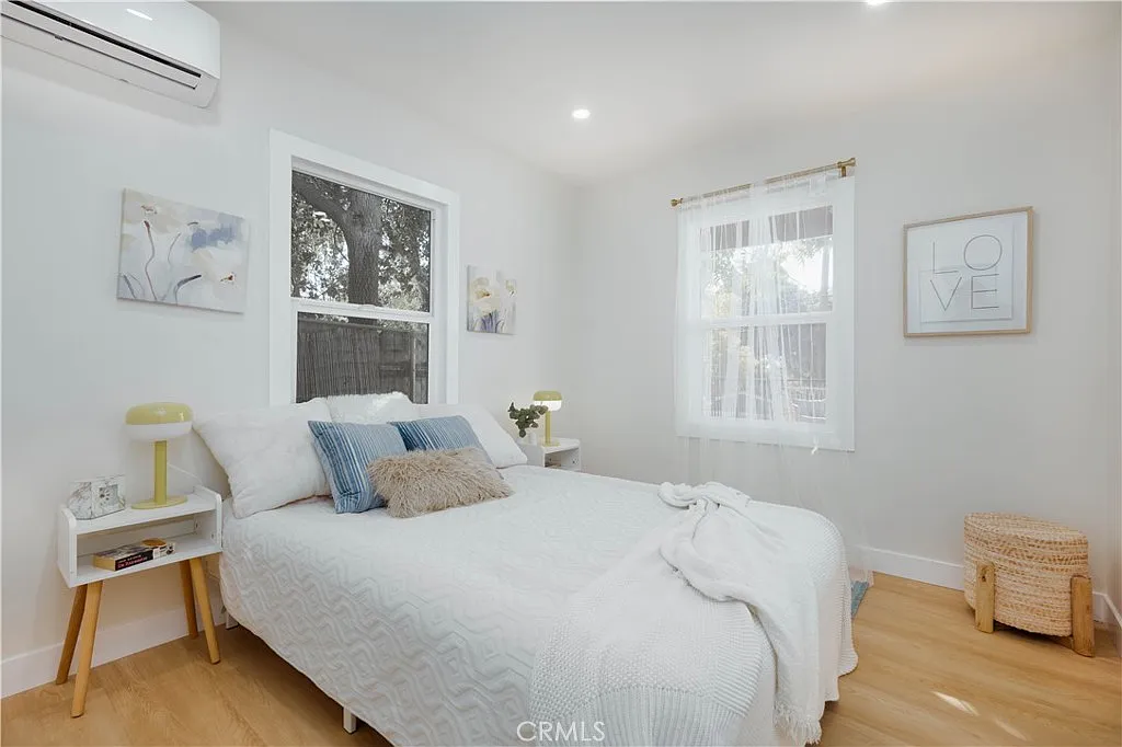 2 bed, 704 sqft, $5,250 — Photo 3
