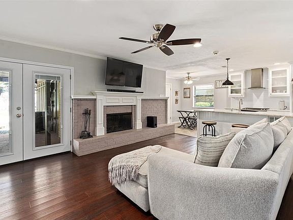 2nd image of 134 Forest Ln