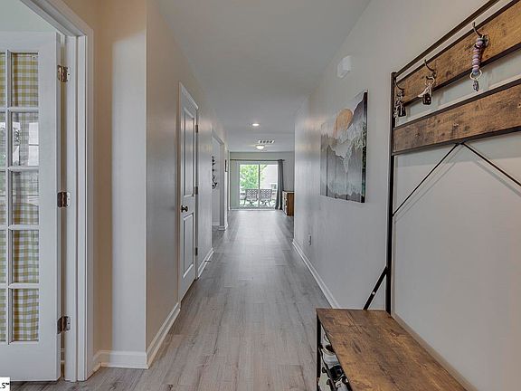 4th image of 501 Whittier St