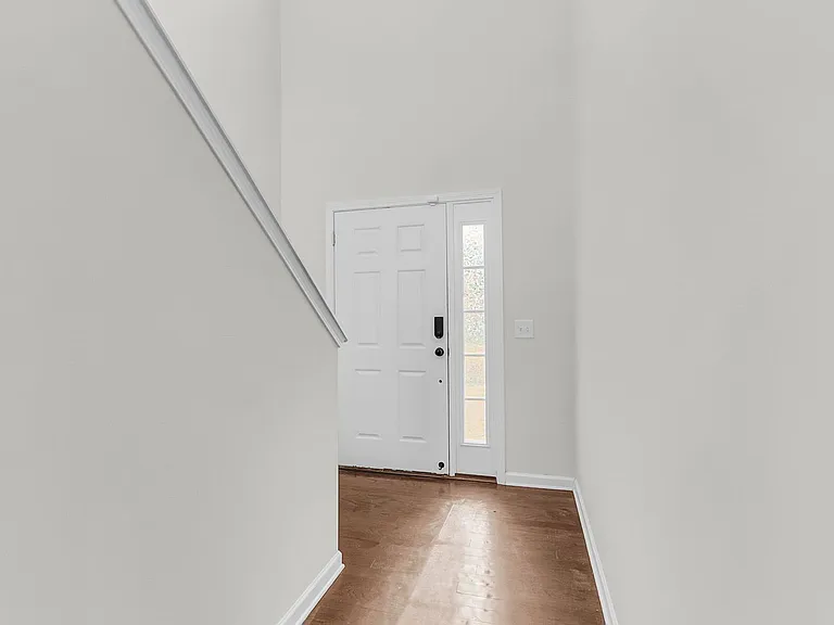 212 Longford Dr — Photo 7
