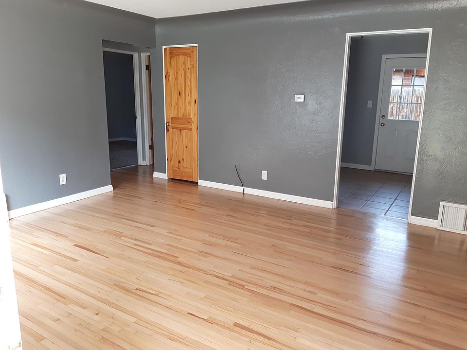 Beautiful refinished hardwood floors - Living Room