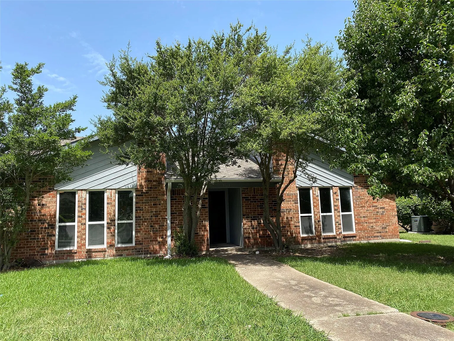 4 bed, 1700 sqft, $2,395 — Photo 1