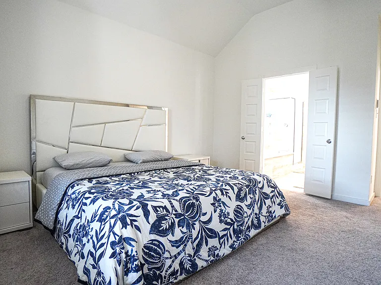 2420 Green River Rd — Photo 10