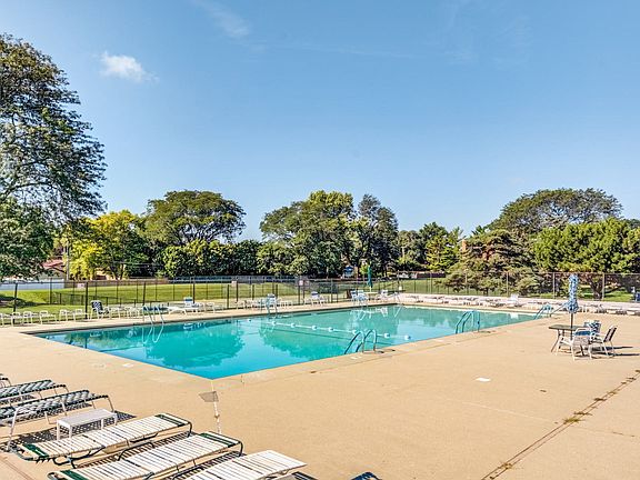 2nd image of 1615 E Central Rd Unit 111B