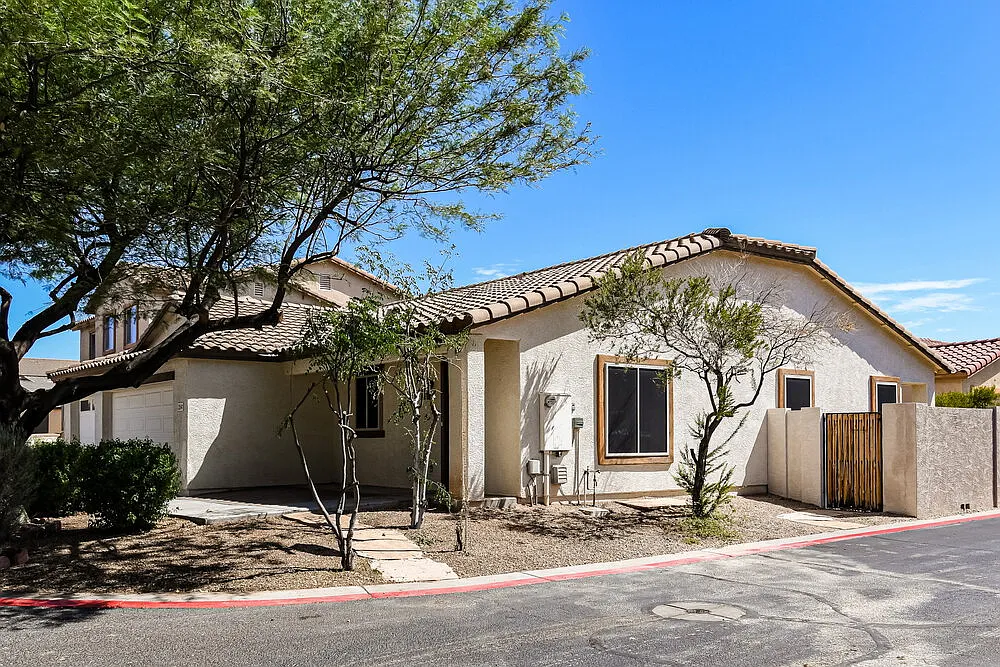 3 bed, 2.0 bath, 1411 sqft, $2,045 — Photo 3
