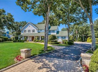 46 Ridgefield Dr, Shoreham, NY 11786