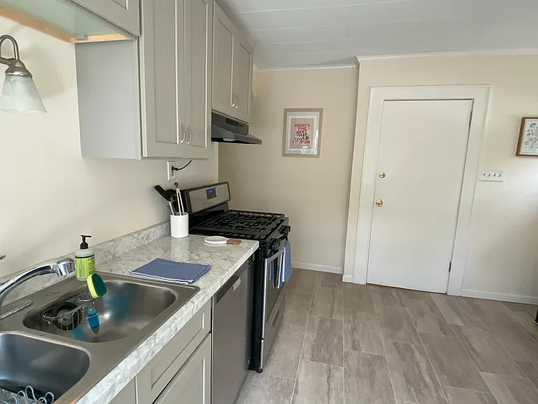 244-46 Woodruff Ave #246 — Photo 4