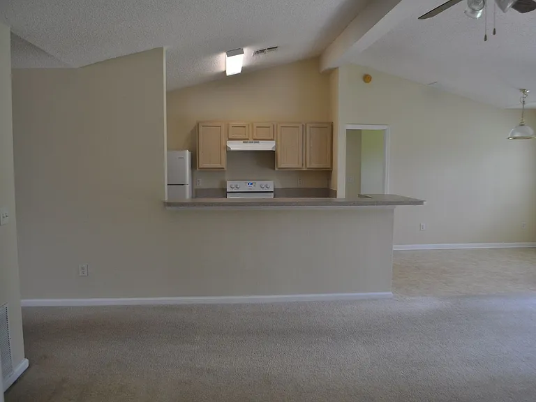 89 Berkshire Ln — Photo 10