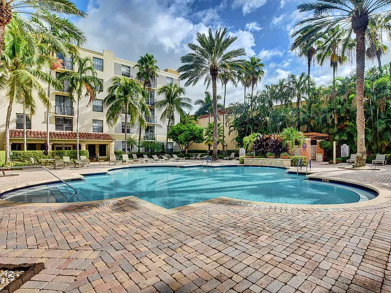 630 Sapodilla Ave #112 — Photo 32