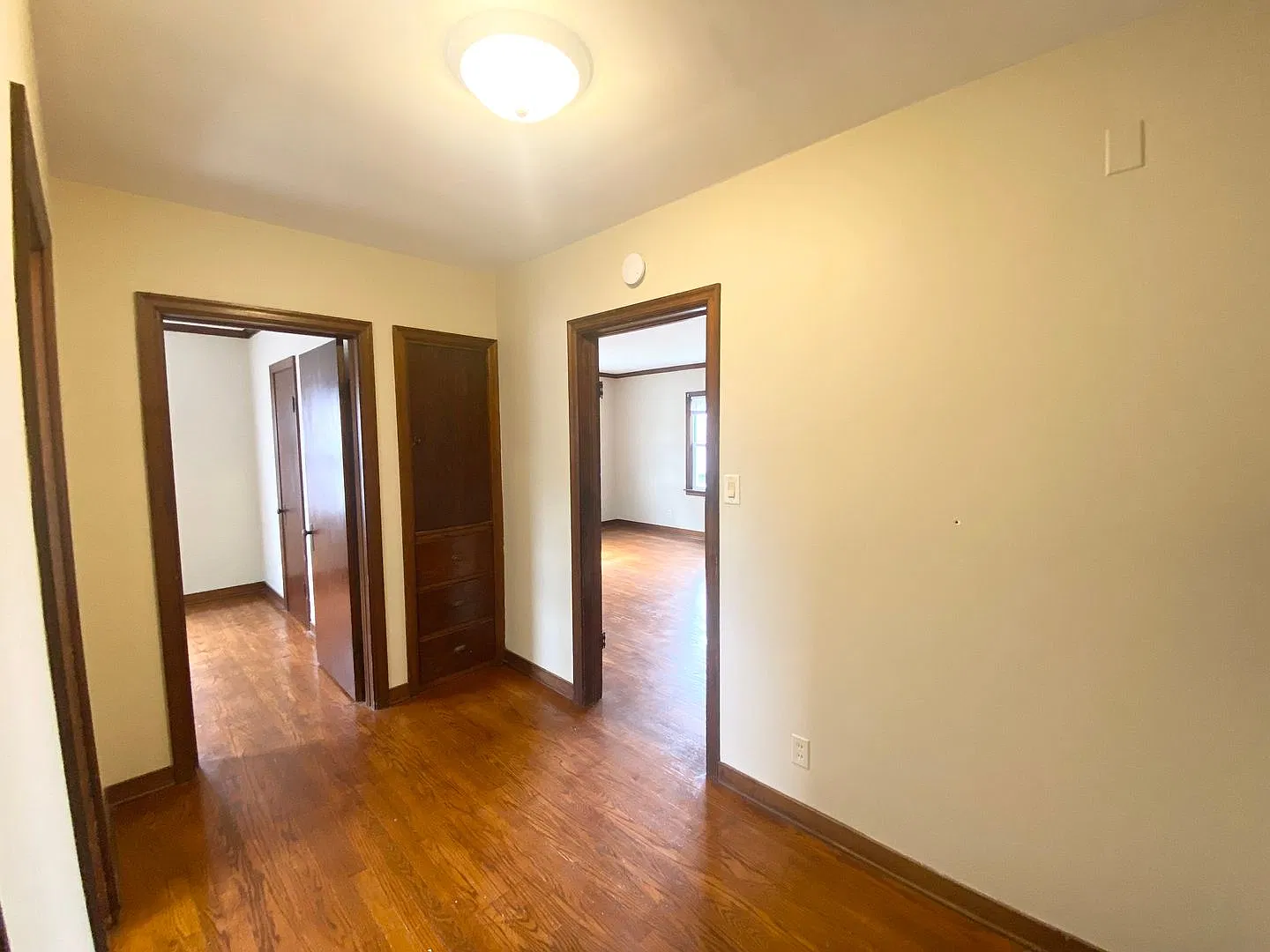 211 E Walnut — Photo 4